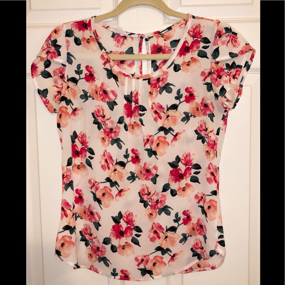 Soft White Floral Cap Sleeve Blouse Size Small